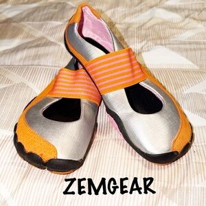 TerraMisu Zem Orange and Silver Unisex Shoes EUC  SZ Men 6 Women 7